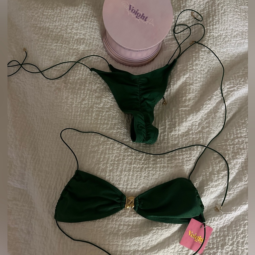 Valentina Voight V-kini set